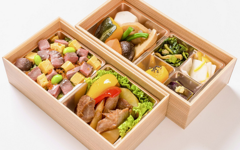 ＞持ち帰りにも便利な二段弁当